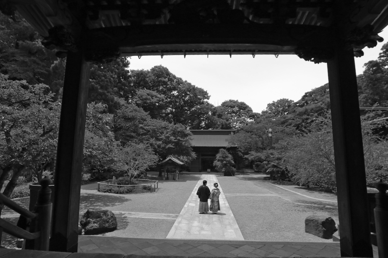 『モノクロ＋後ろ姿』