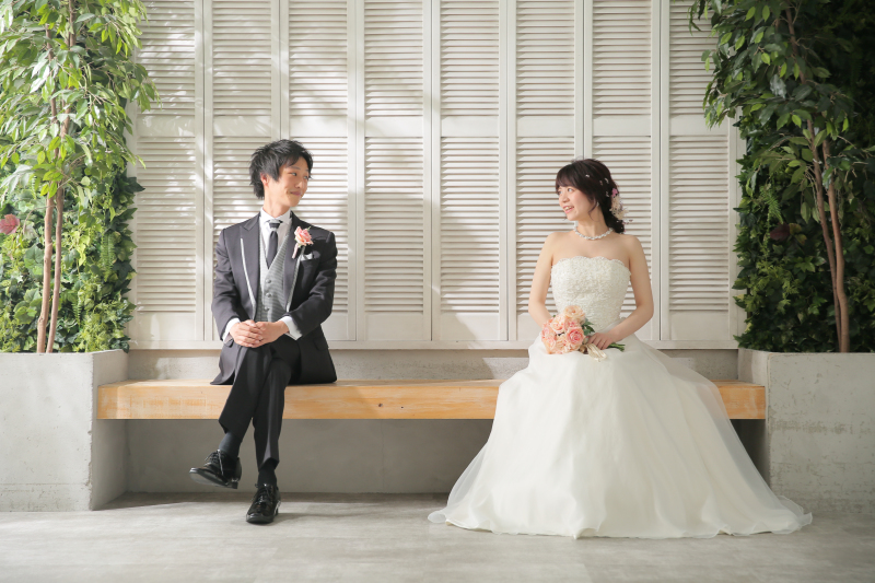 ベンチに座って