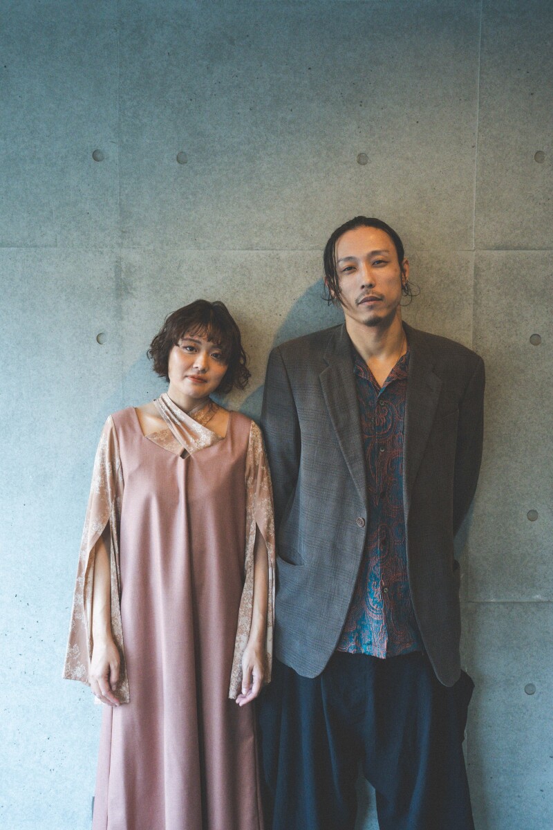 玄関での撮影。