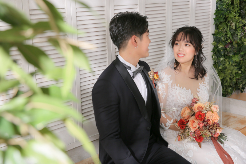 新郎様を見つめる