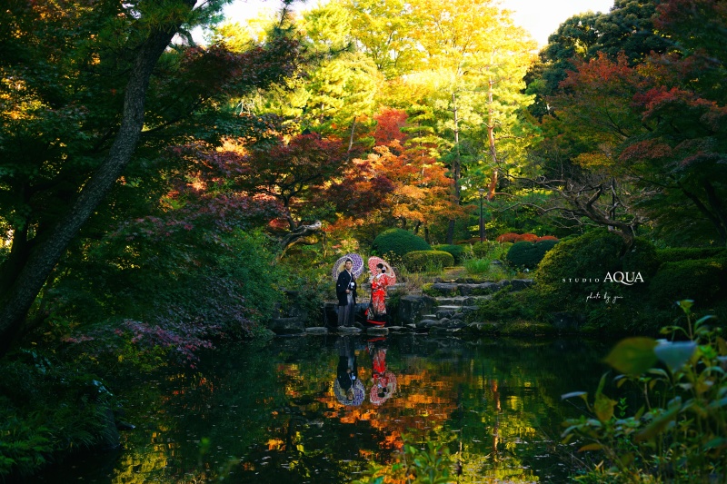 「池に映る紅葉」
