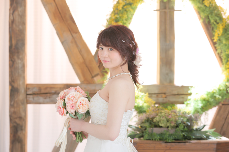 洋装でのご新婦様のヘアスタイル