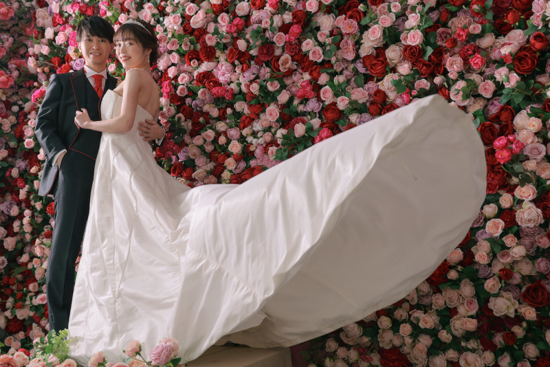 ドレスをなびかせて