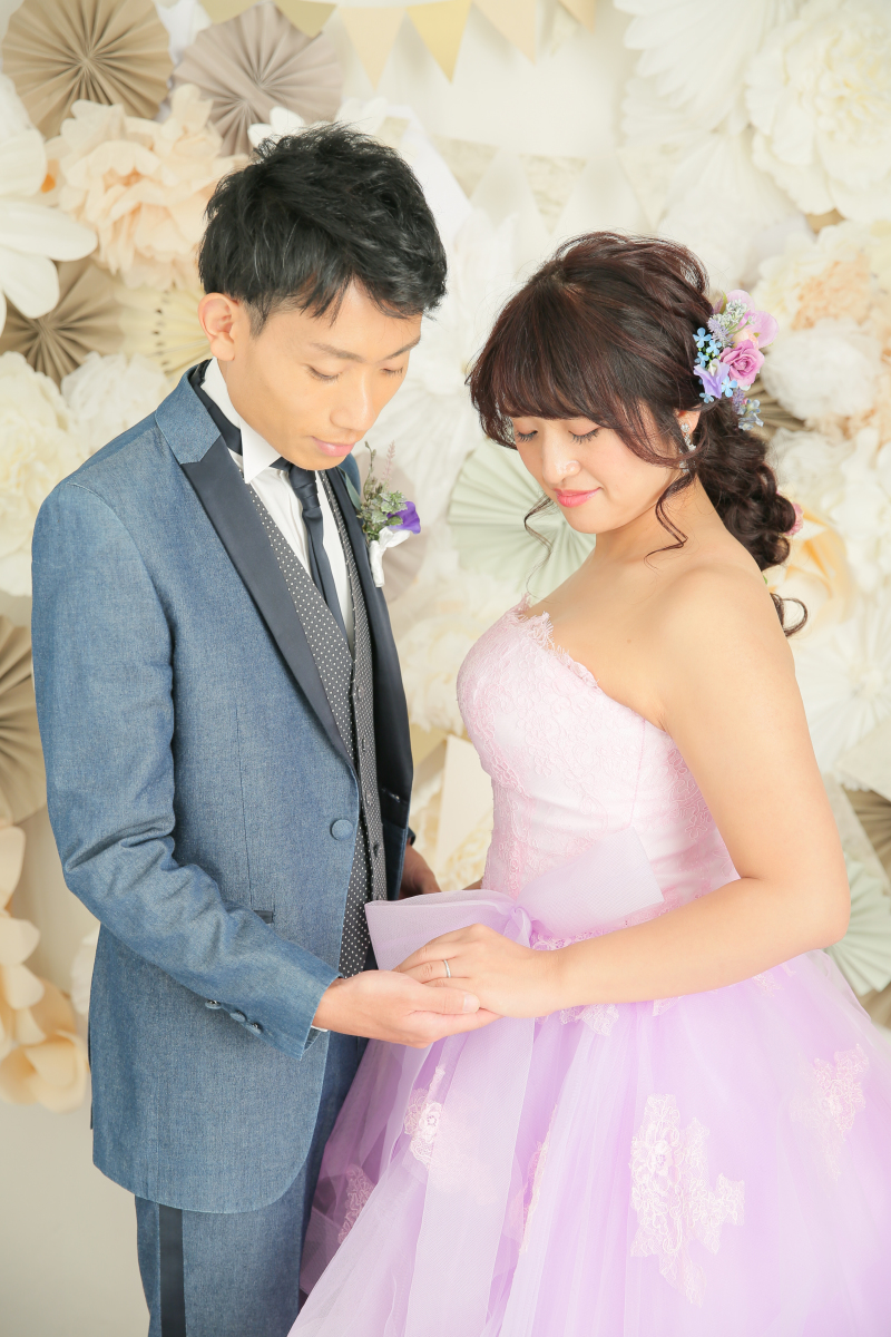 新郎様が新婦様の手を取って