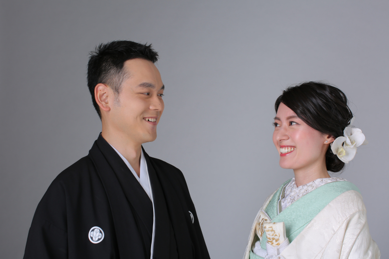 見つめ合って笑顔