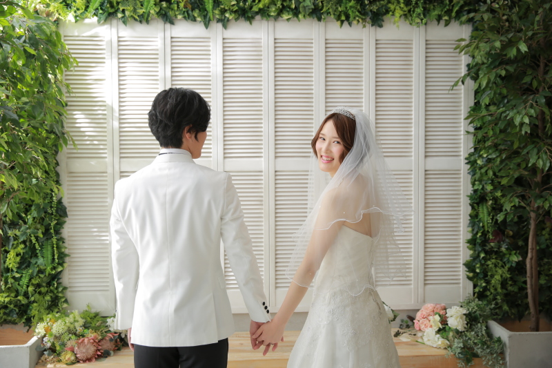 ガーデン風のフォトジェニックな壁にて