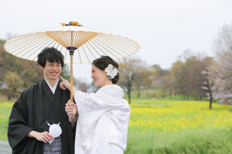 菜の花バックに。