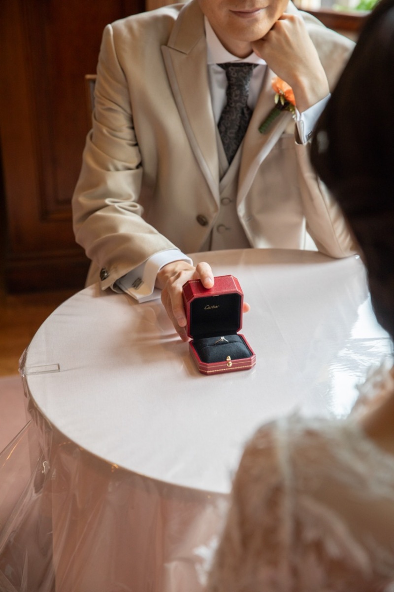 プロポーズ風ショットも。