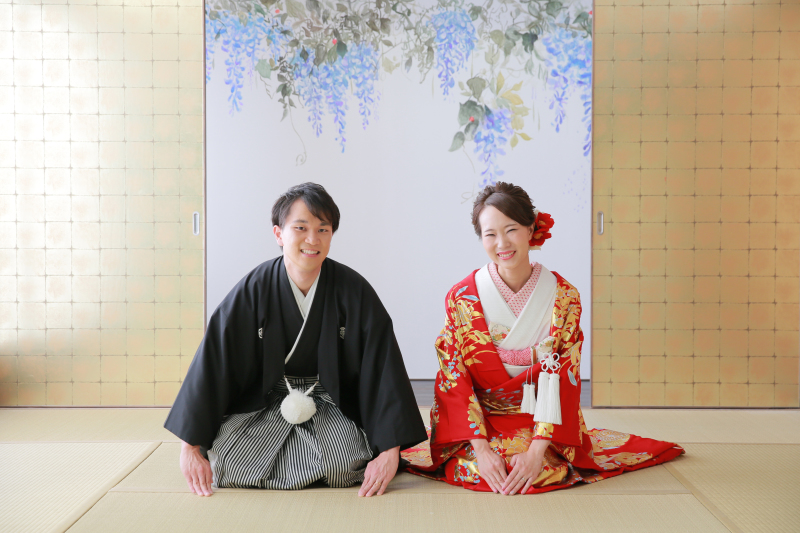 満開の笑顔のお辞儀姿