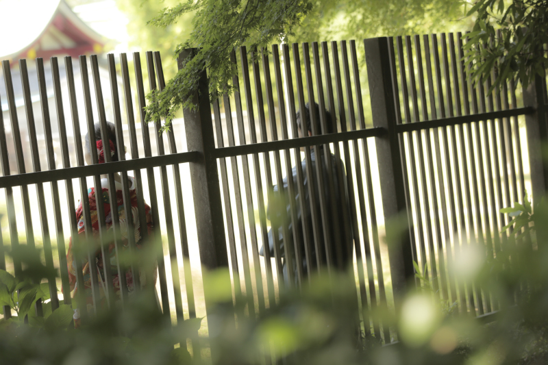 「背中で語る」