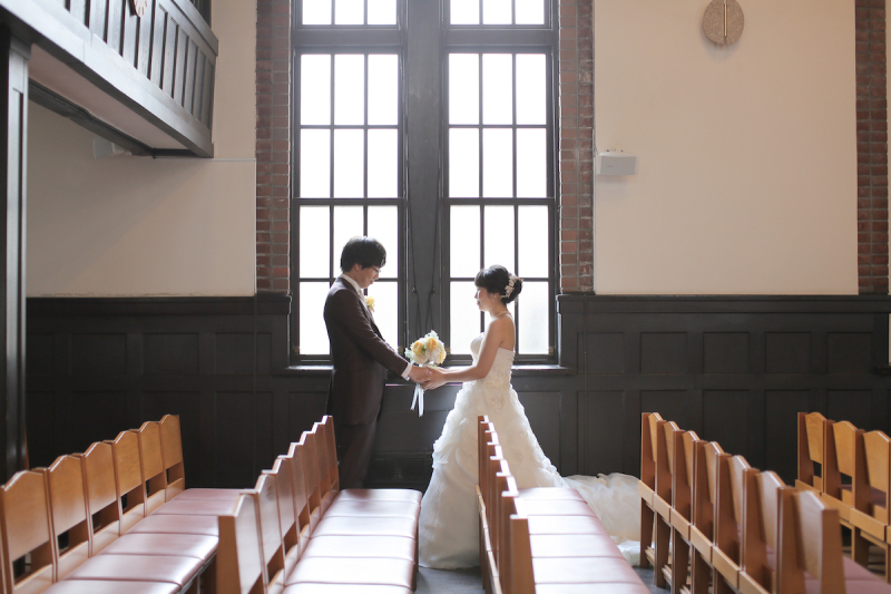 窓際でイメージフォトを