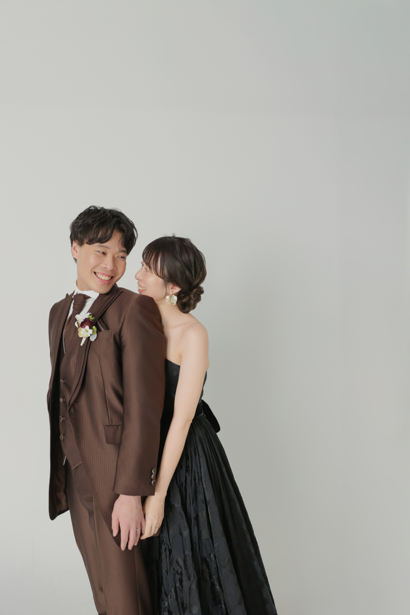 手を繋ぐふたり