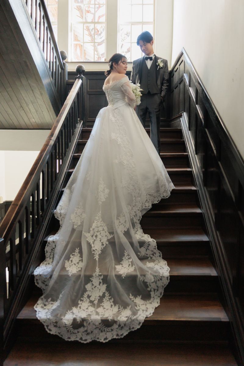 光あふれる踊り場で