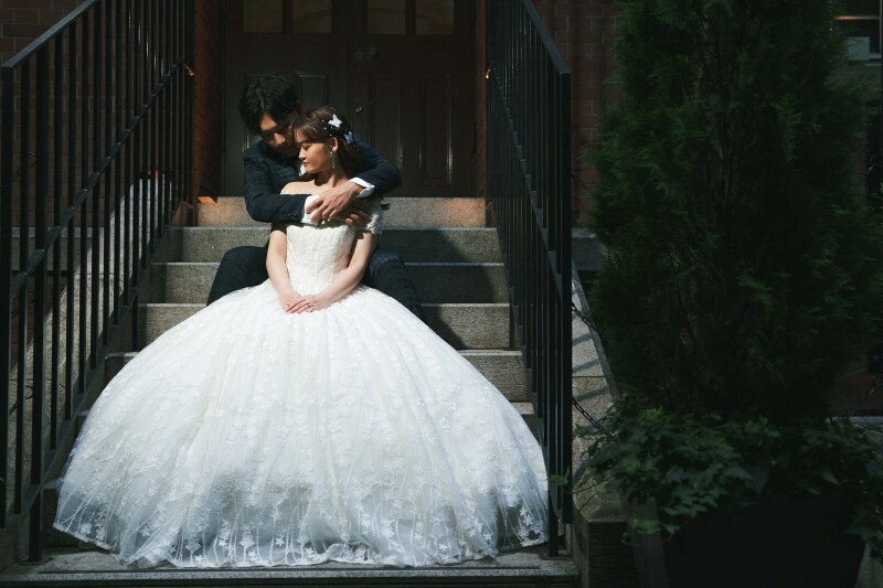 レンガ調の街中で