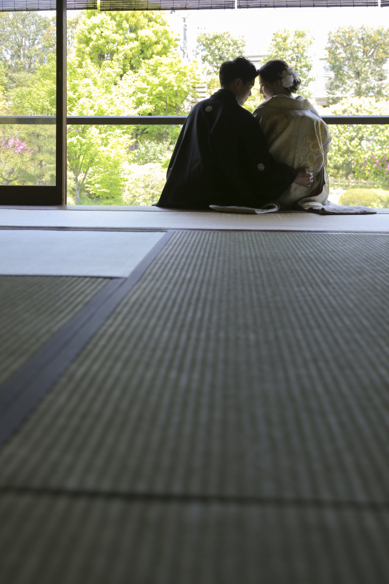 おでこコツン。