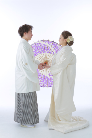 かっちりと、でも笑顔でも。