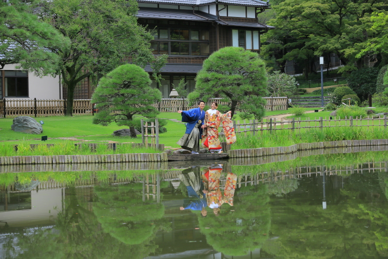 池で大はしゃぎ！