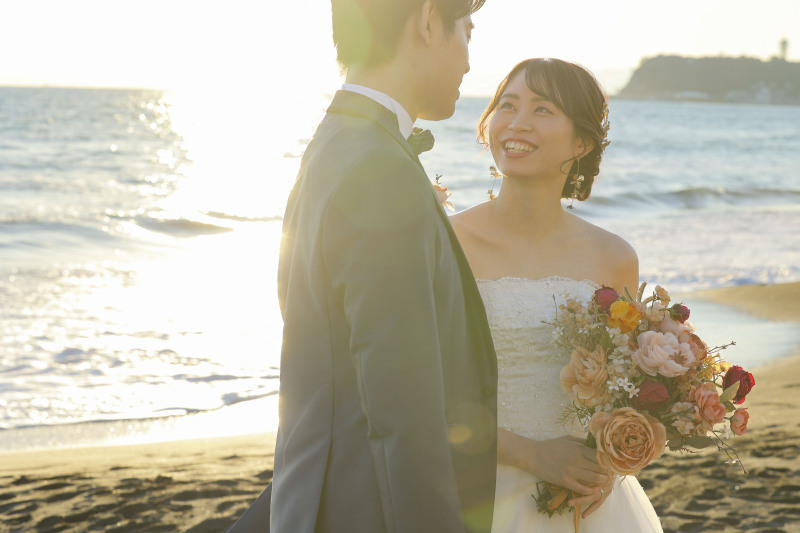 夕日に照らされて