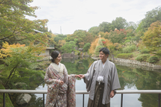 【目白庭園】　透け感のある打掛 “マルレ” で和装ロケーションフォト