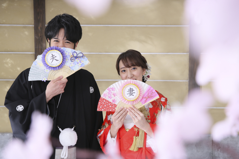 お揃いの扇子で