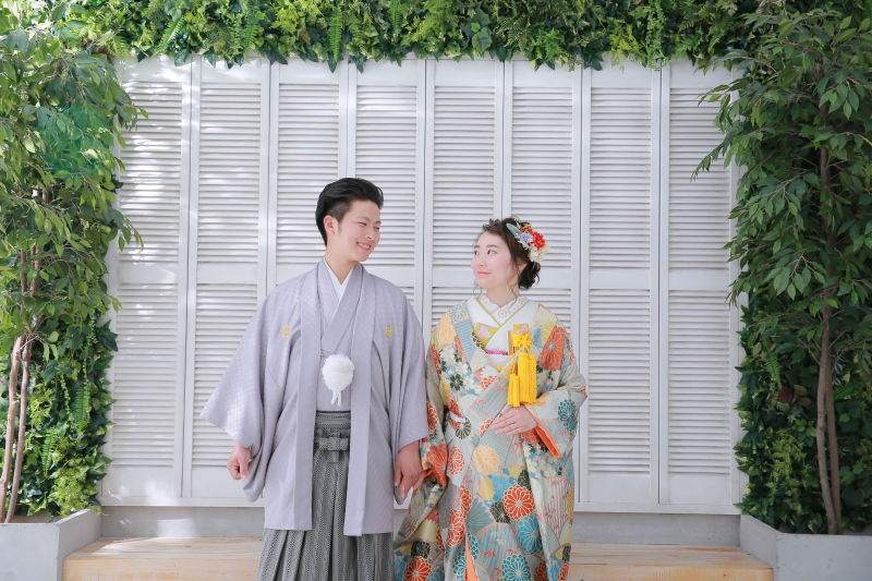 緑が入った背景で