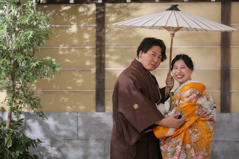 相合傘で密着ショット