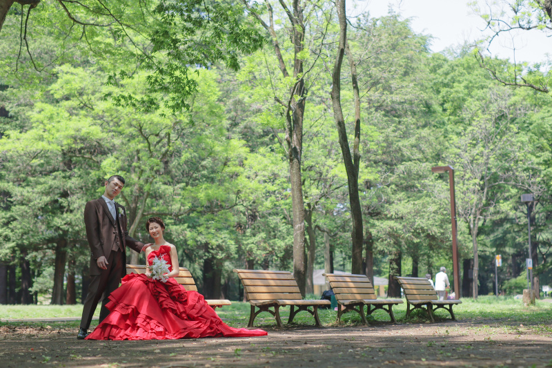 ロケーション撮影ならではの広い景色と一緒に