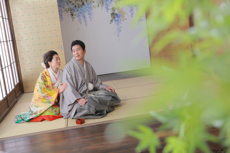 屋内庭園で和室を