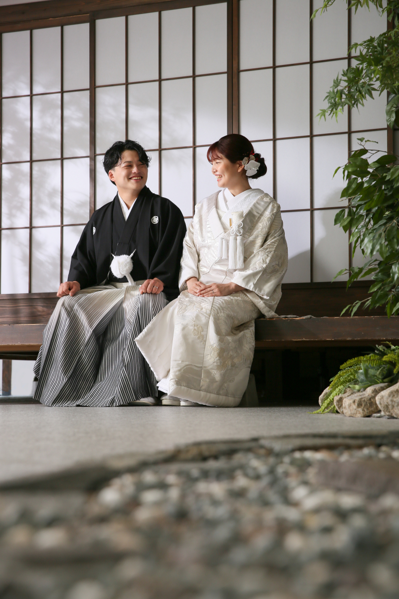 縁側で日光浴しているようなお写真