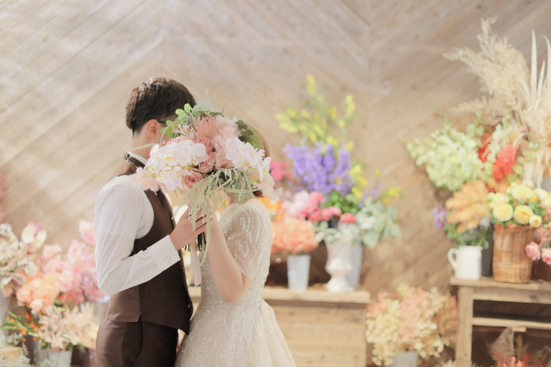 ブーケで隠れて