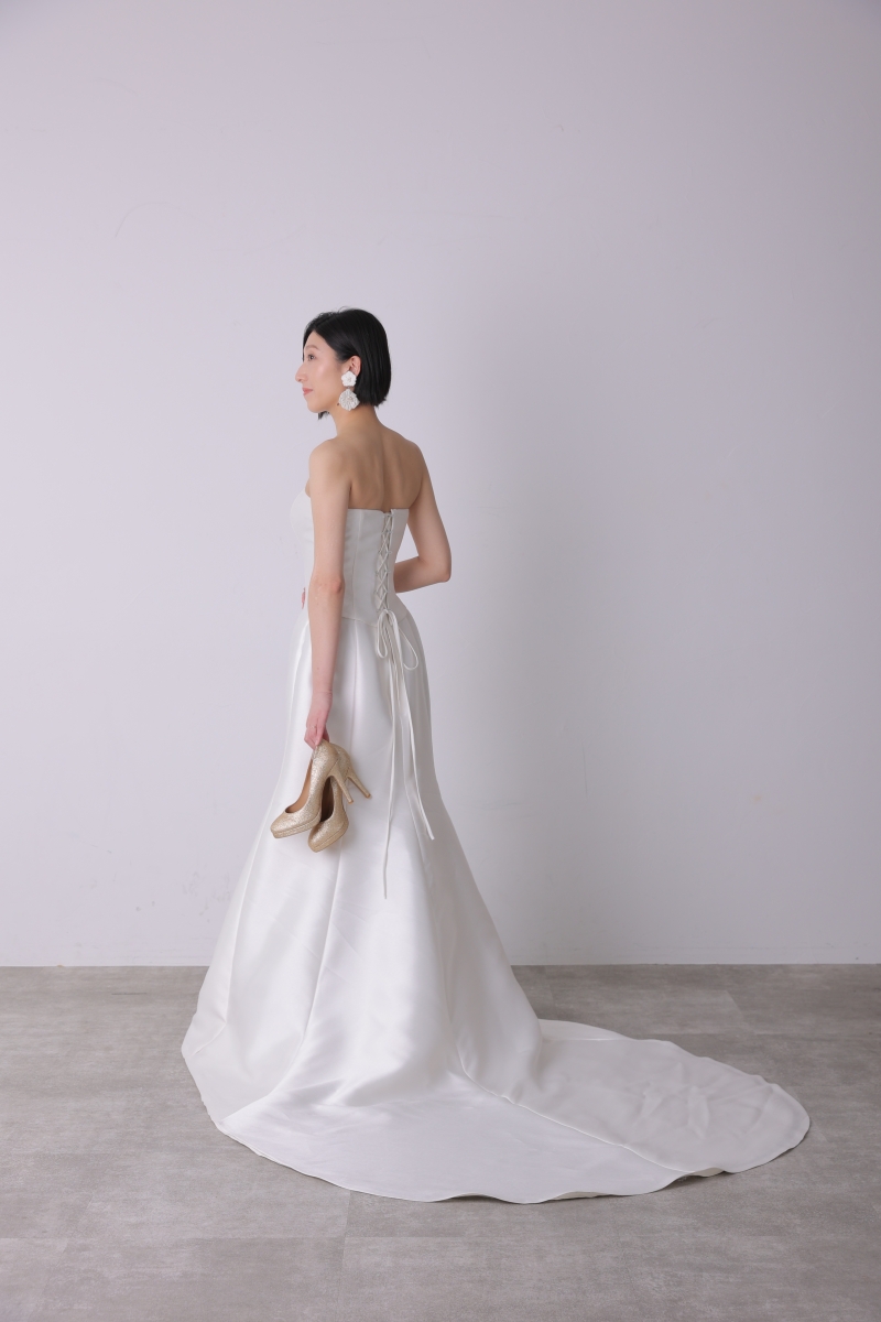 ドレスにゴールドのハイヒール!