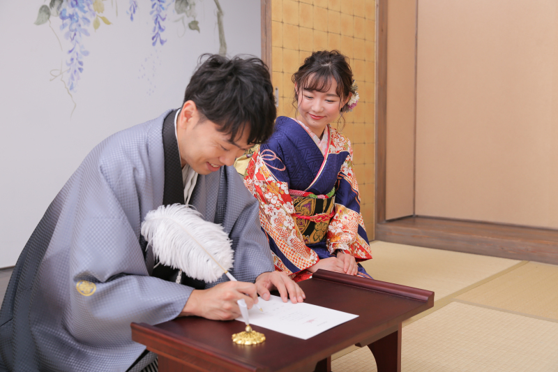 結婚証明書かいてます！