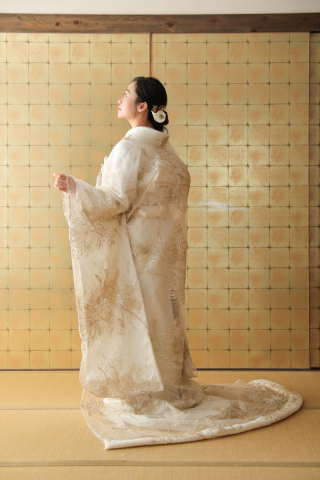 煌びやかな着物／ドレスで撮影！　デコルテオリジナルの着物【MARLE(マルレ)】