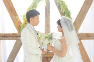 ウエディングドレス、カラードレスどちらも着ませんか♪