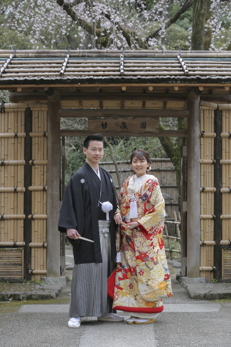 甘泉園の入り口前で!