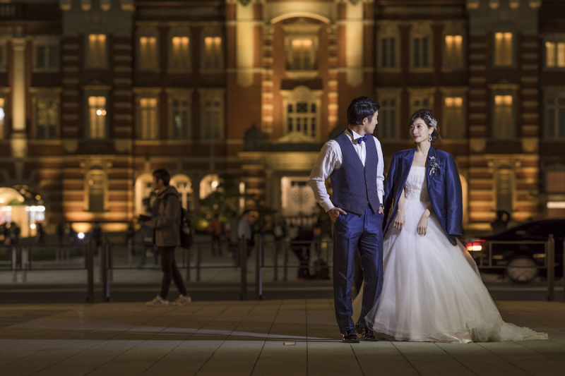東京駅をバックに！！
