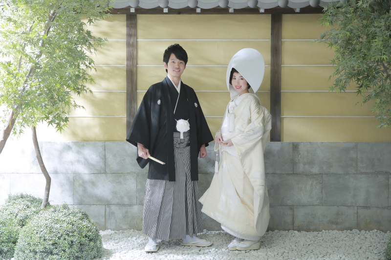 伝統的な白無垢で。