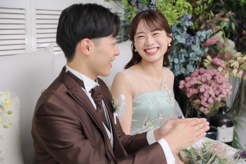 お喋りが弾んで、くしゃっと満開の笑顔