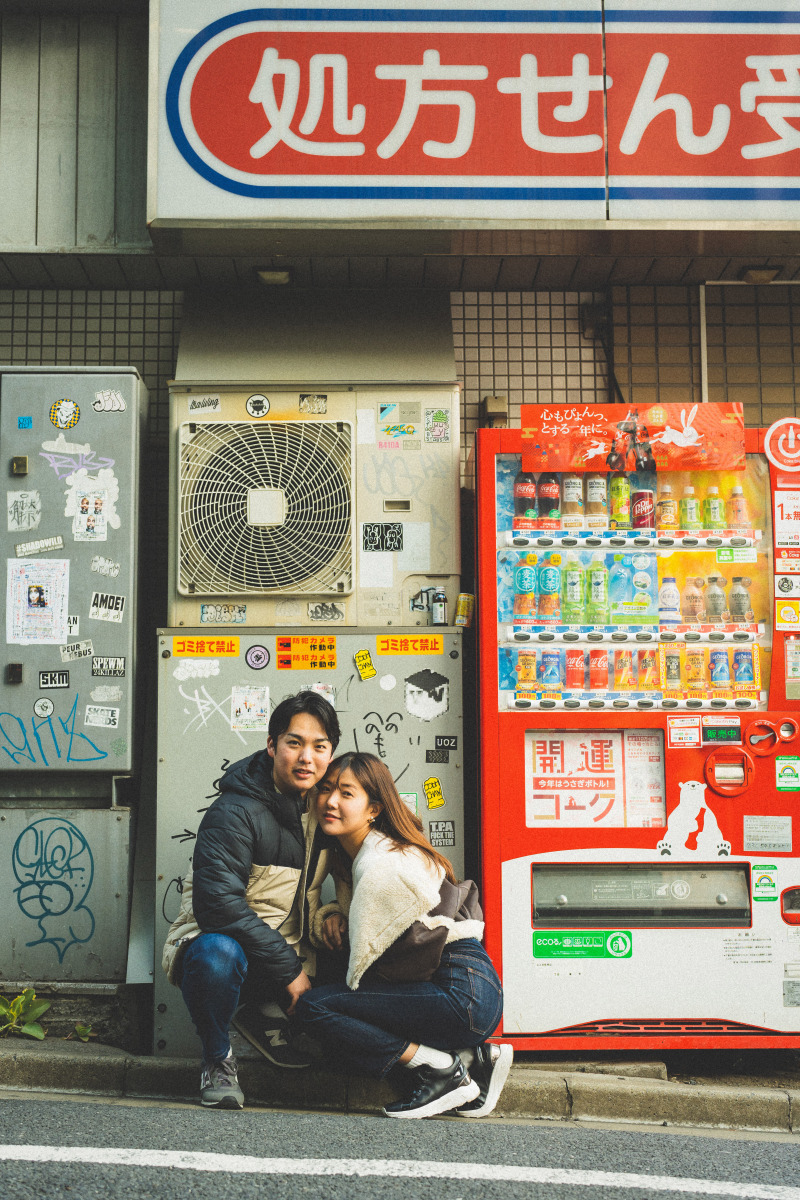 落書きも自動販売機もなんだか絵になる
