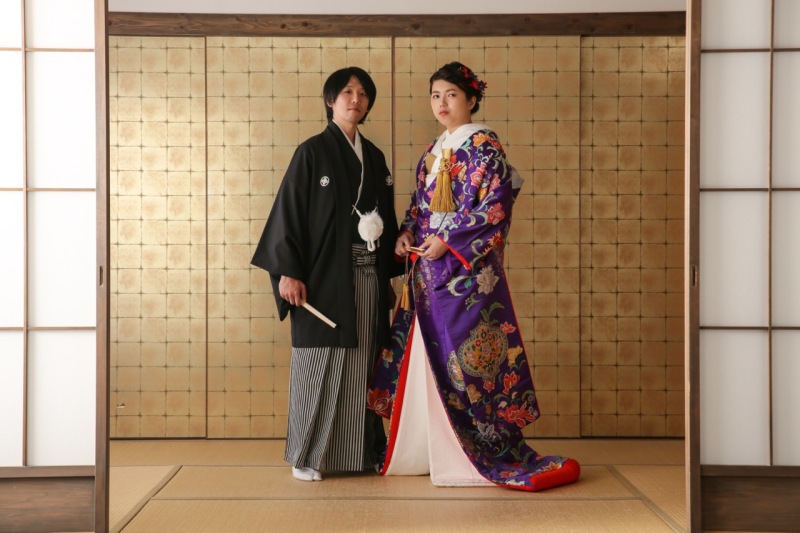 和室での立ち姿。