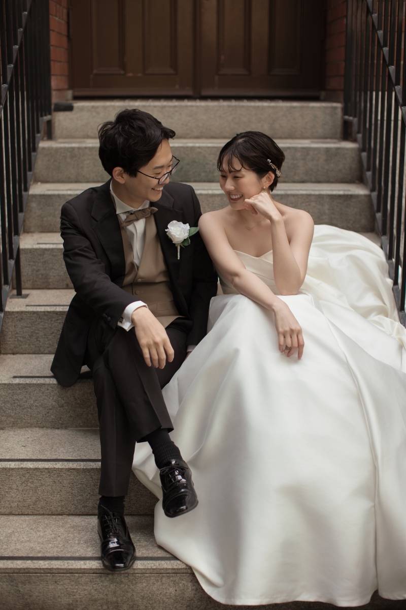 階段で見せた、素顔のひととき