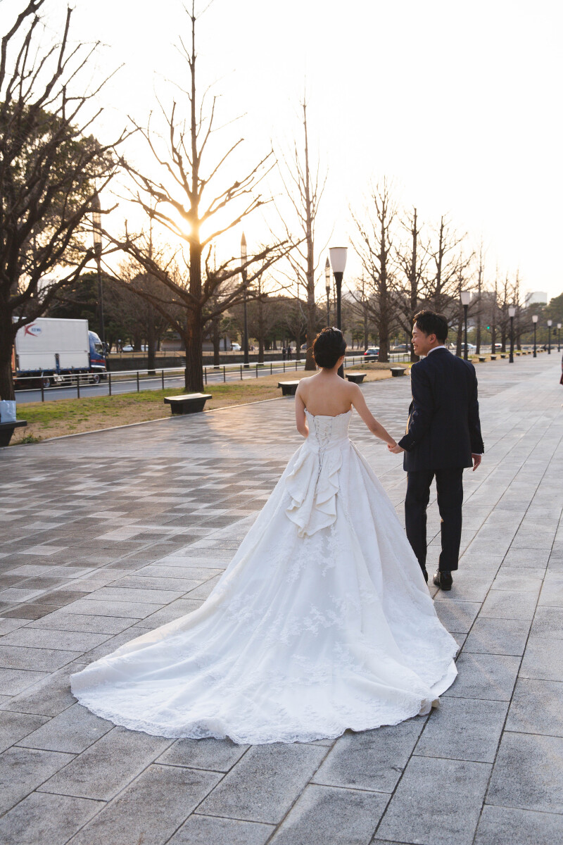 ドレスの後ろ姿