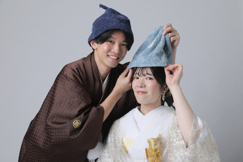 お揃いのサウナハットをかぶって