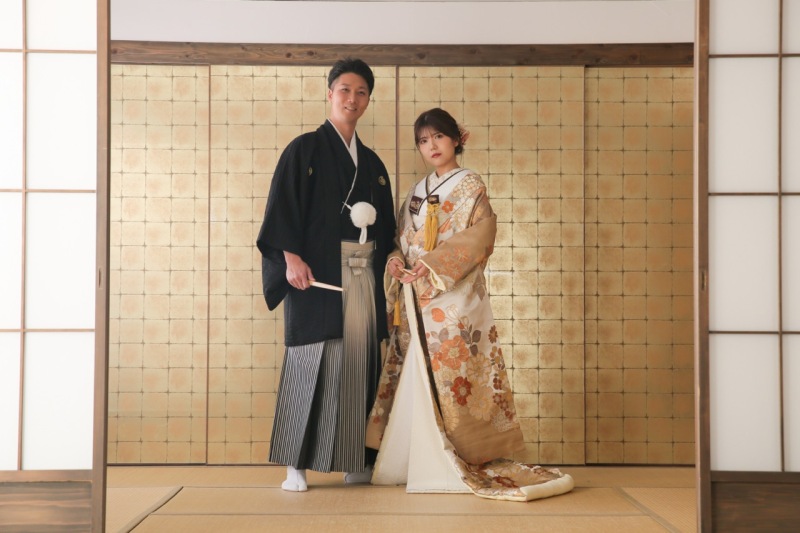 和装のフォーマルな立ち姿