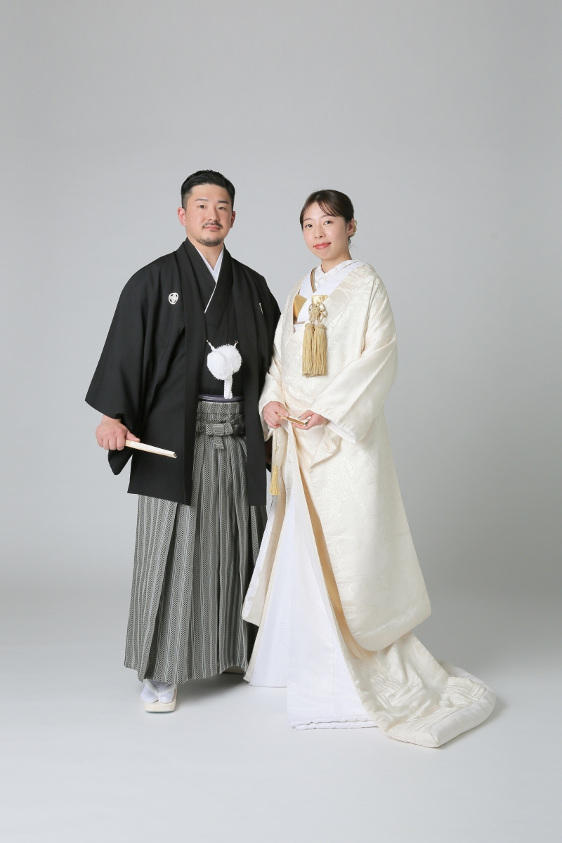 まずはフォーマルな立ち姿から