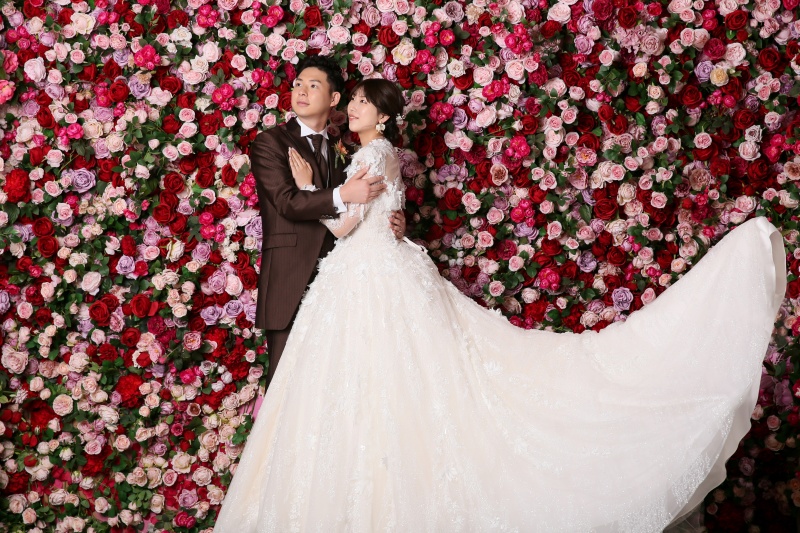 新宿店のフラワーウォールはとっても華やか!