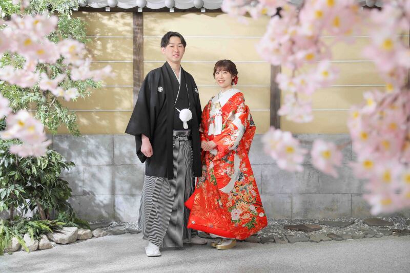 桜の中で立ち姿