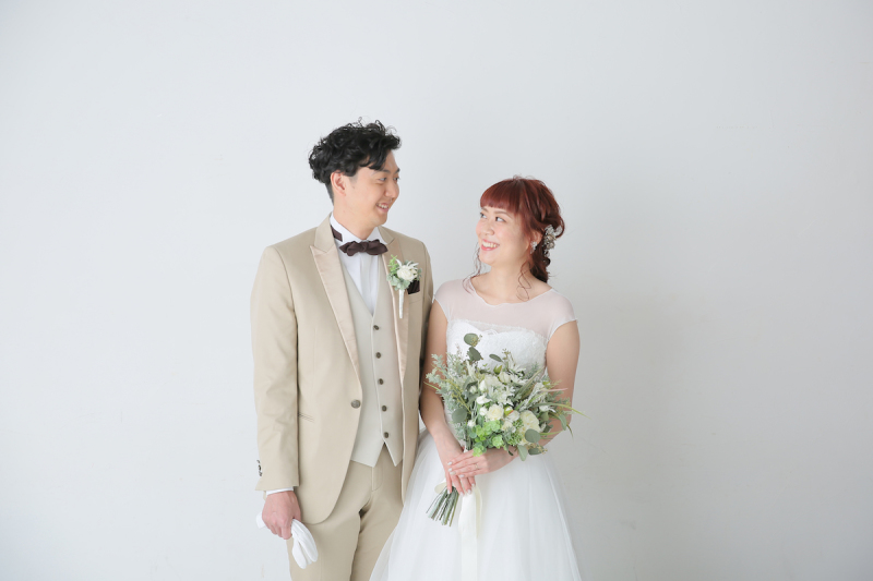 無地の壁でシンプルに