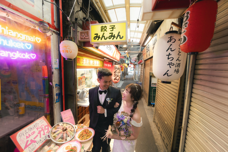 ネオン光る思い出の商店街。