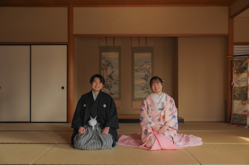 可愛くならんで正座のポーズ